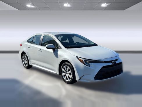 Used 2024 Toyota Corolla LE image 7