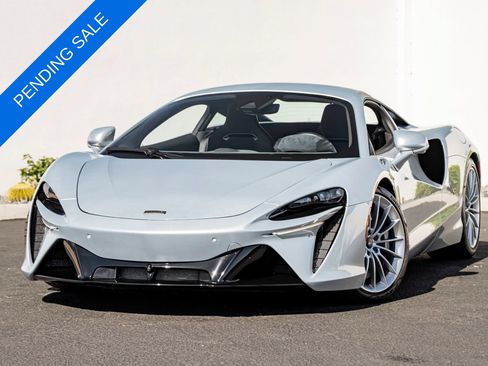 Used 2025 McLaren Artura RWD image 1