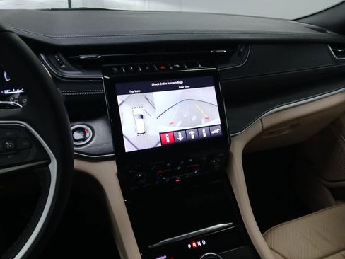 Used 2024 Jeep Grand Cherokee Limited w/ Luxury Tech Group II image 9