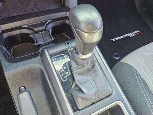 Used 2021 Toyota Tacoma TRD Sport image 17