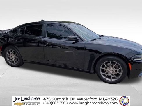 Used 2017 Dodge Charger SXT w/ AWD Premium Group image 2