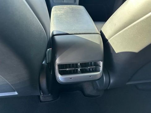 Used 2021 Tesla Model Y Long Range image 19