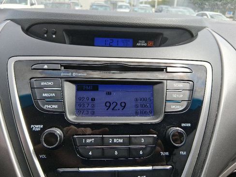 Used 2013 Hyundai Elantra image 24