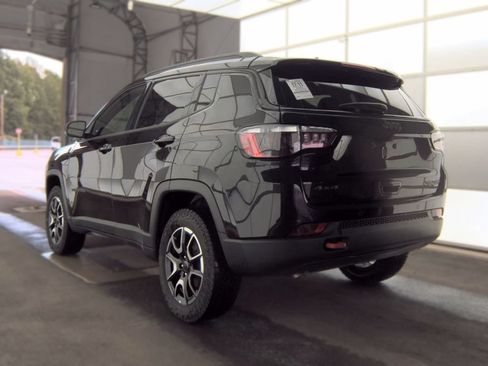 Certified 2025 Jeep Compass Trailhawk AWD/4WD image 4