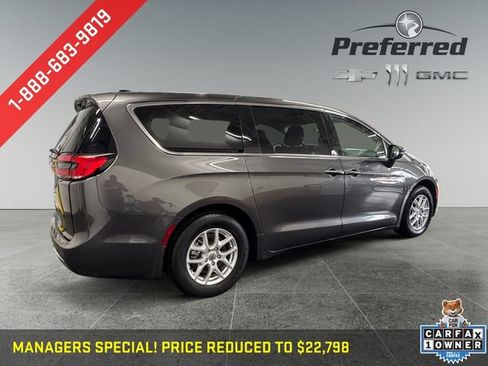 Used 2023 Chrysler Pacifica Touring-L FWD image 18