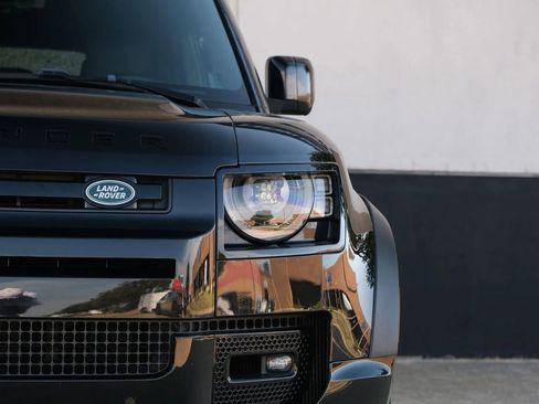 Used 2023 Land Rover Defender 110 X image 3