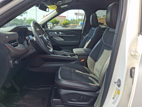 Used 2025 Ford Explorer ST AWD/4WD image 15