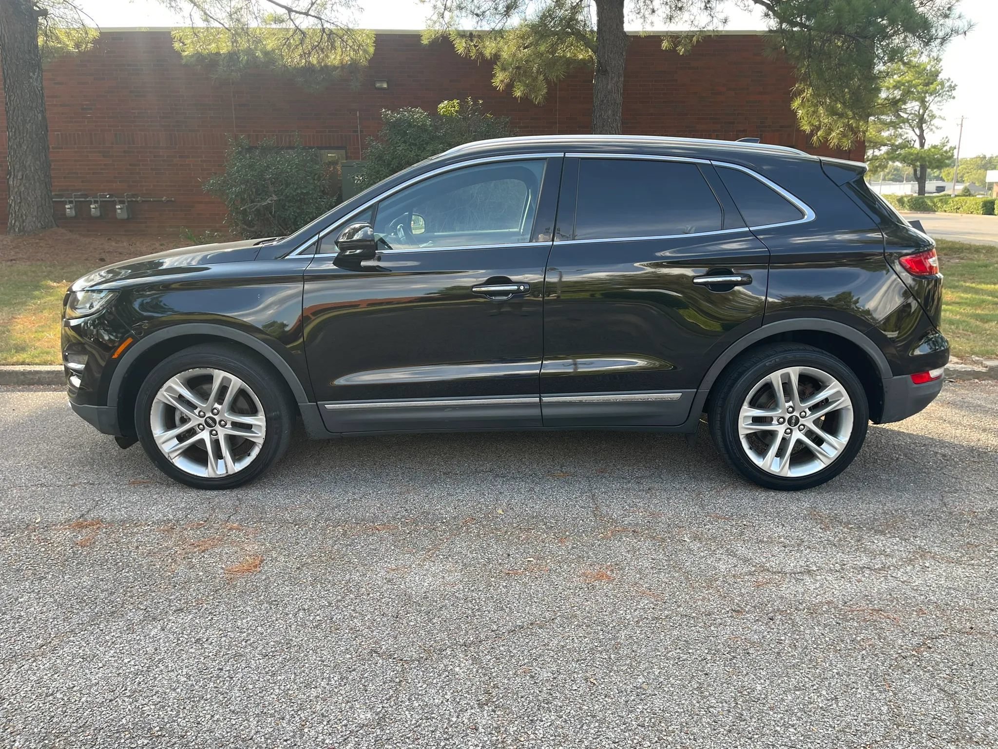 Used 2019 Lincoln MKC Reserve w/ MKC Climate Package AWD/4WD image 2