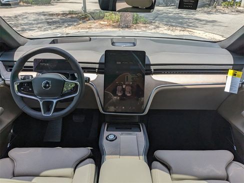 New 2025 Volvo EX90 Plus image 16