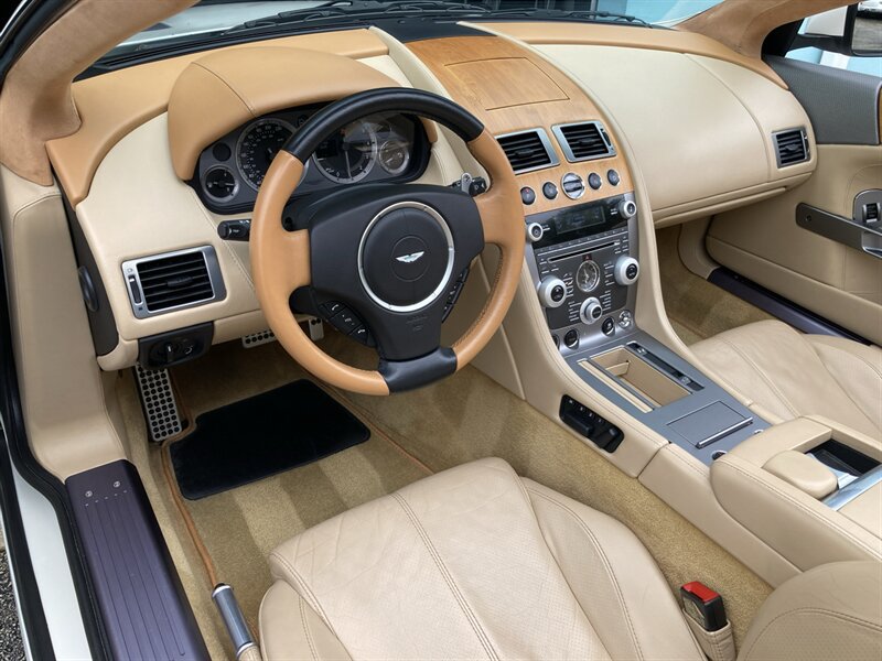 Used 2011 Aston Martin DB9 Volante RWD image 18