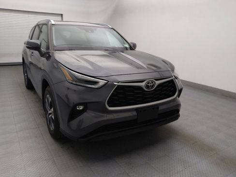 Used 2021 Toyota Highlander XLE image 14