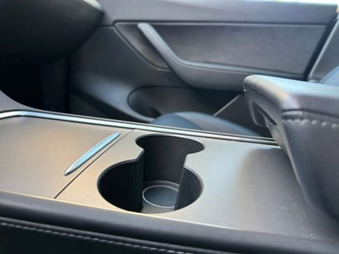 Used 2023 Tesla Model Y 2WD image 43