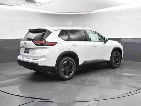 Used 2026 Nissan Rogue SV w/ SV Premium Package AWD/4WD image 5