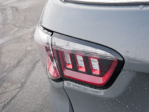 Used 2023 Jeep Compass Limited image 17