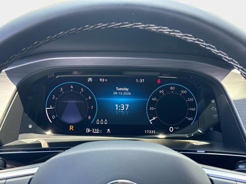 Used 2025 Volkswagen Atlas Cross Sport SE FWD image 29