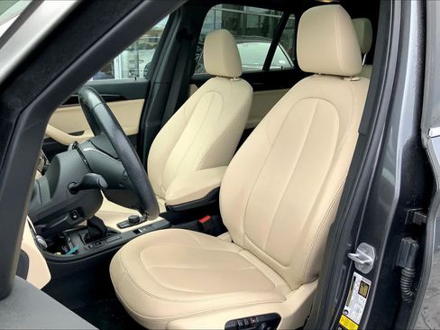 Used 2017 BMW X1 xDrive28i AWD/4WD image 7