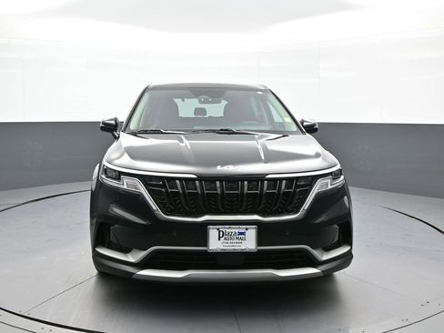 Used 2023 Kia Carnival EX image 2