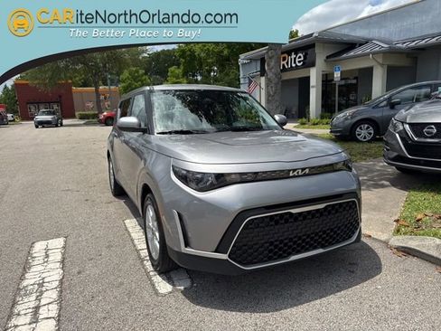 Used 2025 Kia Soul LX w/ LX Technology Package FWD image 1