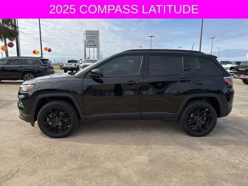 Used 2025 Jeep Compass Latitude image 4