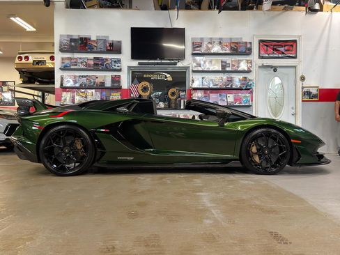 Used 2021 Lamborghini Aventador SVJ AWD/4WD image 5