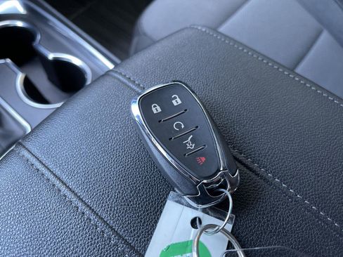 Used 2023 Chevrolet Traverse LT FWD image 47