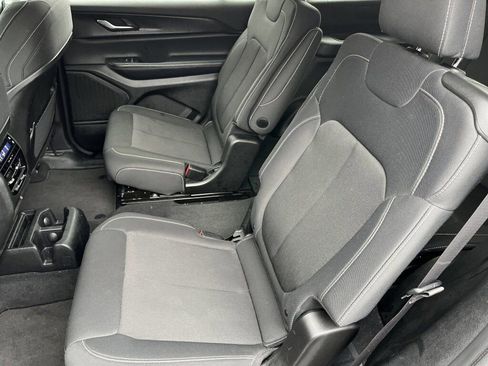 Used 2023 Jeep Grand Cherokee L Laredo image 16