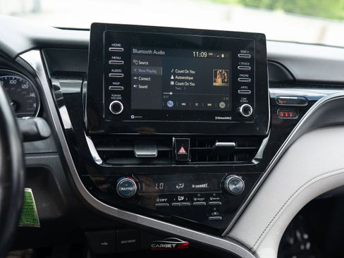Used 2021 Toyota Camry SE FWD image 30
