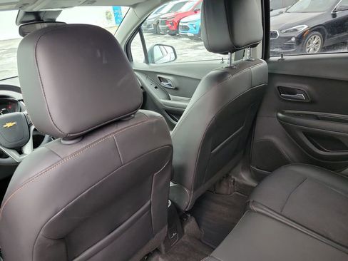 Used 2022 Chevrolet Trax LT w/ LT Convenience Package image 27