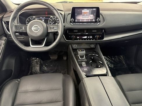 Used 2021 Nissan Rogue SV w/ Premium Package FWD image 16