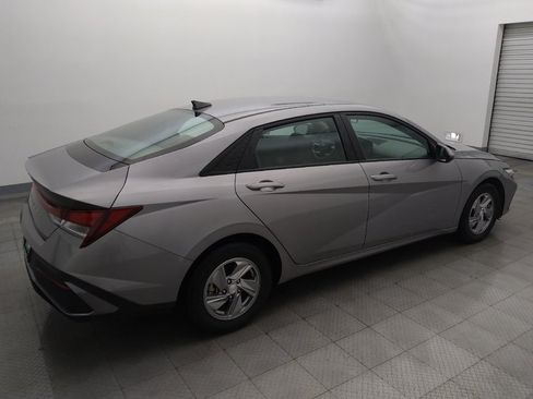 Used 2025 Hyundai Elantra SE FWD image 10