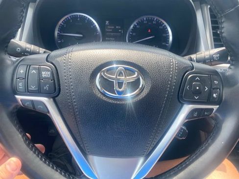 Used 2018 Toyota Highlander Limited w/ Protection Package #3 AWD/4WD image 16
