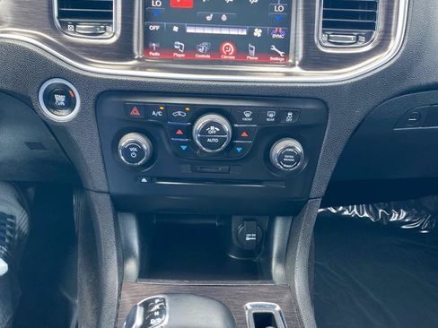 Used 2014 Dodge Charger SXT RWD image 22