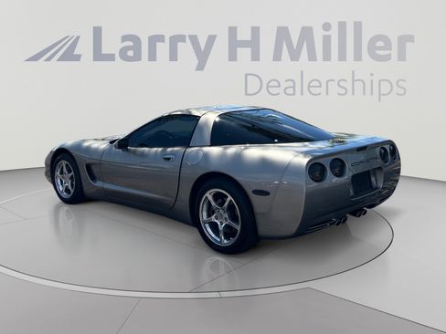 Used 1998 Chevrolet Corvette Coupe w/ Roof Pkg RWD image 3
