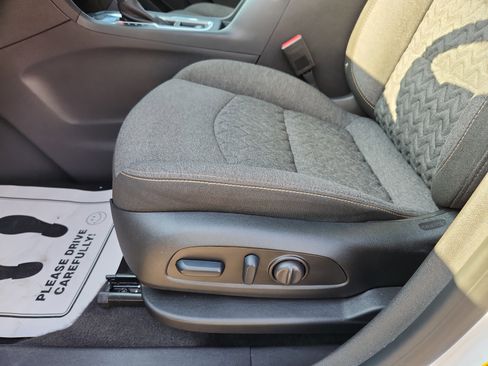 Used 2024 Chevrolet Equinox LT image 24