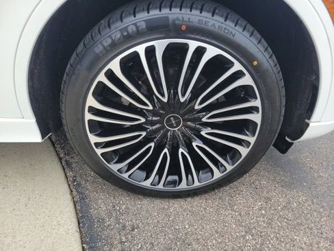 Certified 2023 Lincoln Aviator Black Label w/ Dynamic Handling Package AWD/4WD image 21