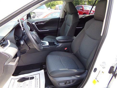 Used 2025 Toyota RAV4 XLE w/ Convenience Package FWD image 20