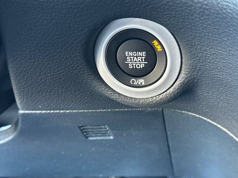 New 2026 Chrysler Pacifica Pinnacle image 28