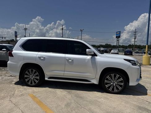 Used 2021 Lexus LX 570 4WD w/ Luxury Package image 7