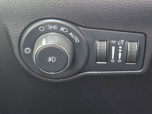 Used 2024 Jeep Compass Limited image 27