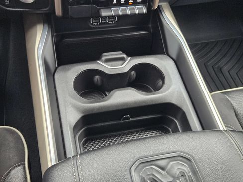 Used 2022 RAM 1500 Laramie AWD/4WD image 32