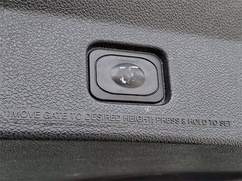 Used 2018 Ford Explorer XLT w/ Equipment Group 202A image 31