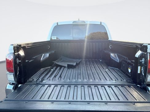 Used 2022 Toyota Tacoma TRD Off-Road image 19