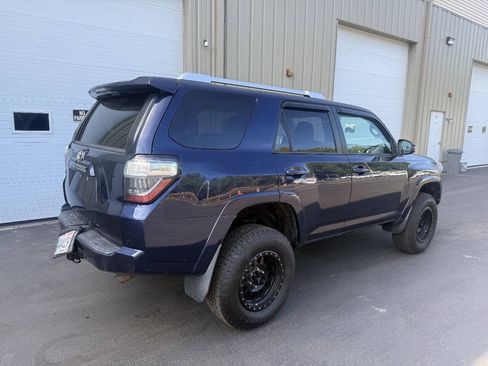 Used 2015 Toyota 4Runner SR5 AWD/4WD image 7
