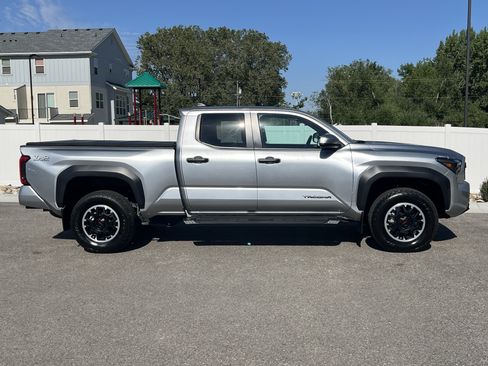 Used 2024 Toyota Tacoma TRD Off-Road AWD/4WD image 7