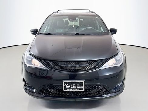 Used 2019 Chrysler Pacifica Touring-L Plus w/ Advanced Safetytec Group image 2