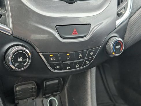 Used 2018 Chevrolet Cruze LT FWD image 21