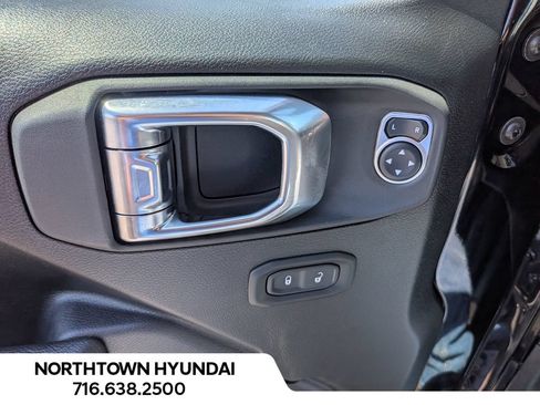 Used 2026 Jeep Wrangler Unlimited Rubicon AWD/4WD image 30