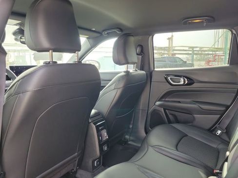 New 2026 Jeep Compass Latitude image 12