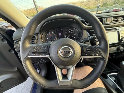 Used 2018 Nissan Rogue S image 16