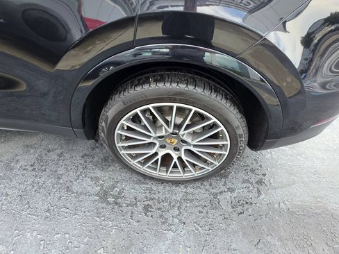 Used 2022 Porsche Cayenne AWD/4WD image 8